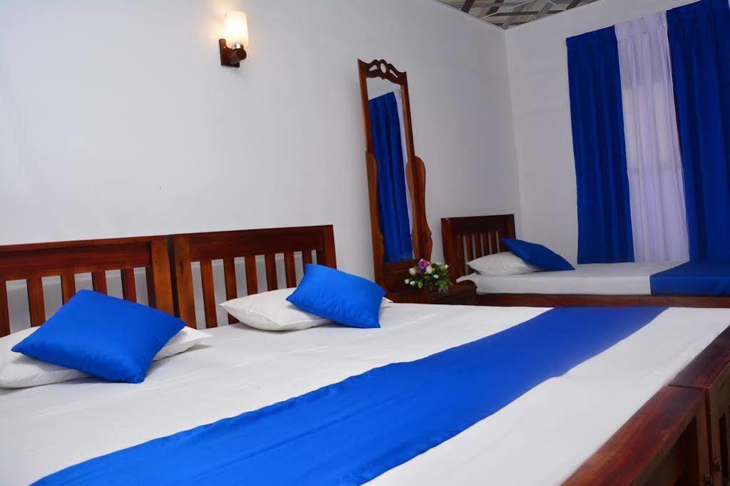 Thisara Guest House Полоннарува Экстерьер фото
